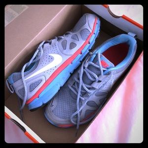 Nike tennis shoes